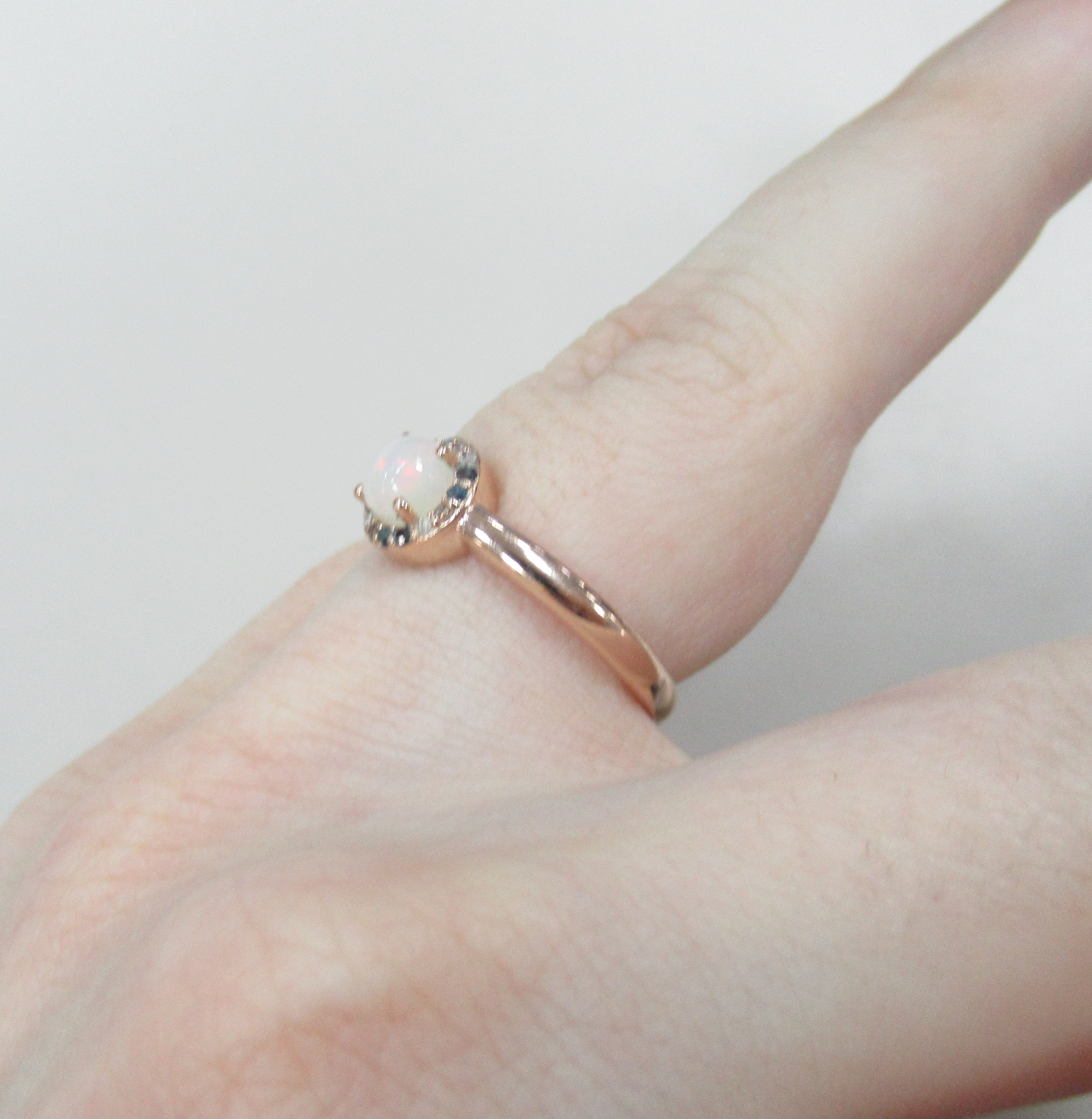 Серебряное кольцо с опалом